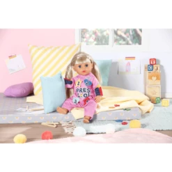 Zapf Creation S BABY Born® Kleuterschool Eendelig + Badges 36cm -Kinderwereld Verkoop zapf creation s baby born kleuterschool eendelig badges 36cm a335746 2